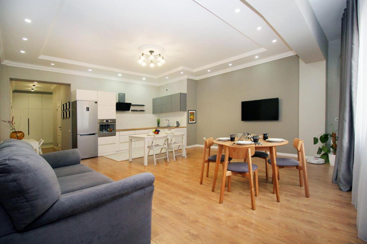 Perfect Spacious Apartment 356 Almaty Exterior foto